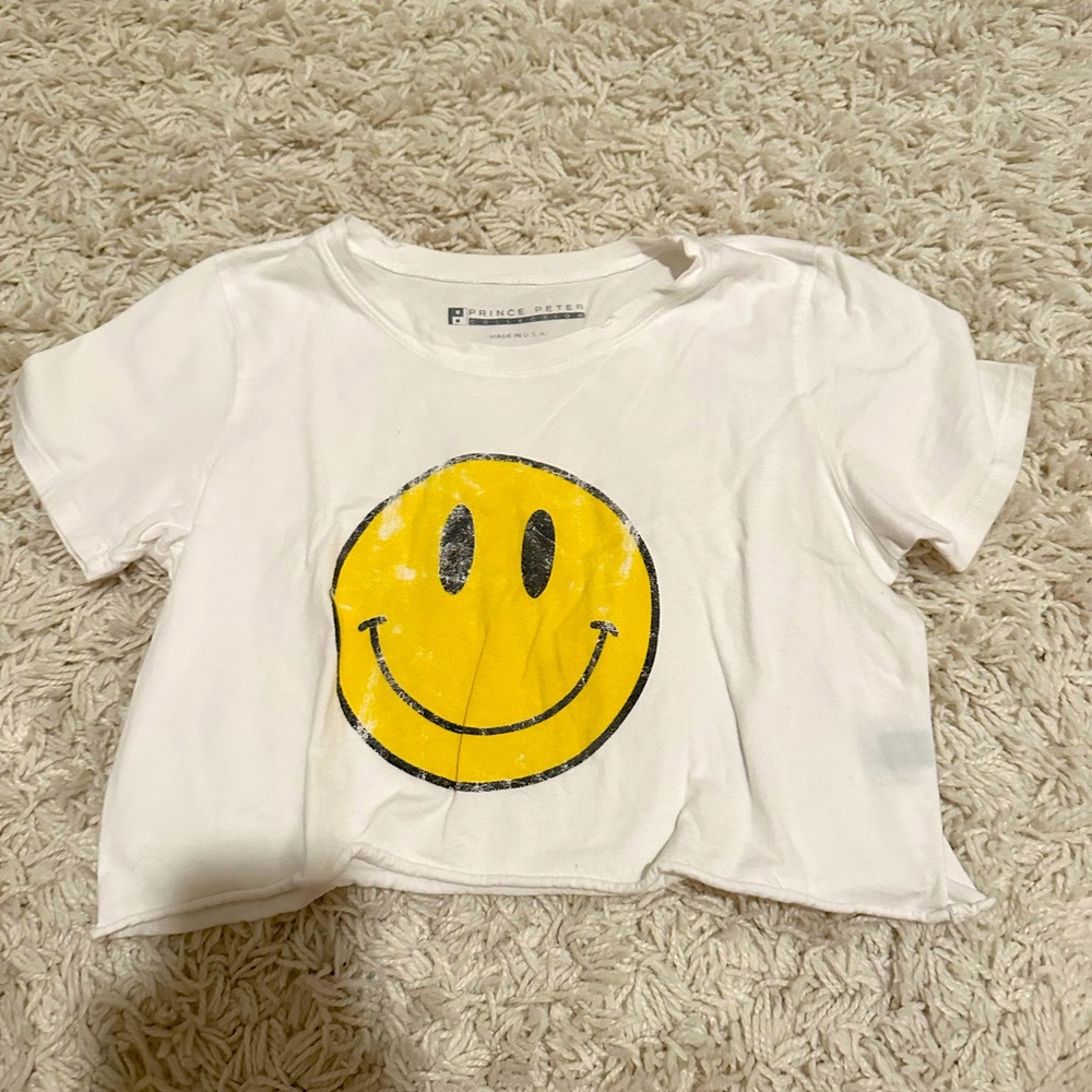 Smiley face tee cropped